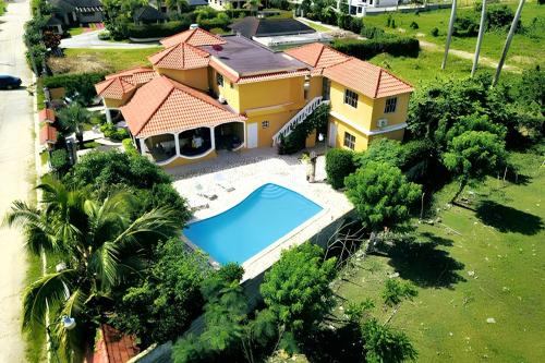 Nagua Villa | Spacious Villa with Private Pool & Jacuzzi near Nagua Beach