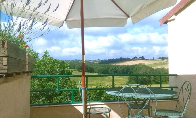 Castiglione del Lago Apartment | Tranquil Villa on Lake Trasimeno with Spa and Views