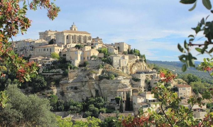 Gordes Apartment | Elegant Villa with Air-Conditioned Suites & Outdoor Activities