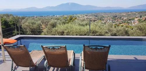 Dirfys-Messapia Villa | Seaside Villa with Enclosed Garden and Free WiFi in Politika