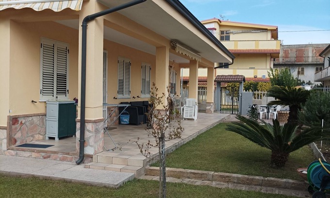 Botricello Apartment | Elegant Ground Floor Apartment with Ocean View & Kitchen