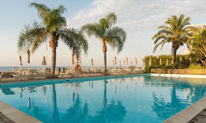 Sanremo Apartment | Elegant Apartment with Pool & Ocean View - Rated 9.6/10