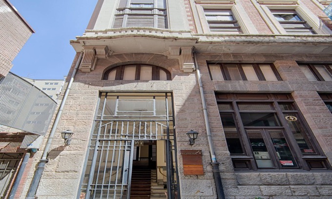 Leon Apartment | Stylish Apartment for 4 in Central León with Wi-Fi