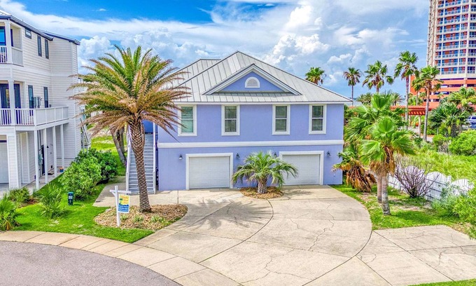 Pensacola Beach House | Inviting 3-Bedroom Home with Pool & Pier in Gated Community