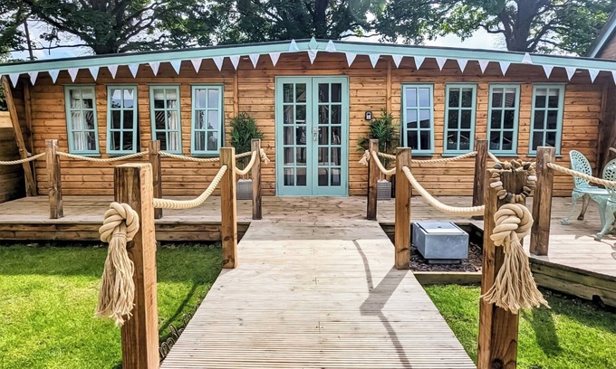 Mayfield Cottage | Inviting Lodge with Private Decked Garden and Pet-Friendly Amenities