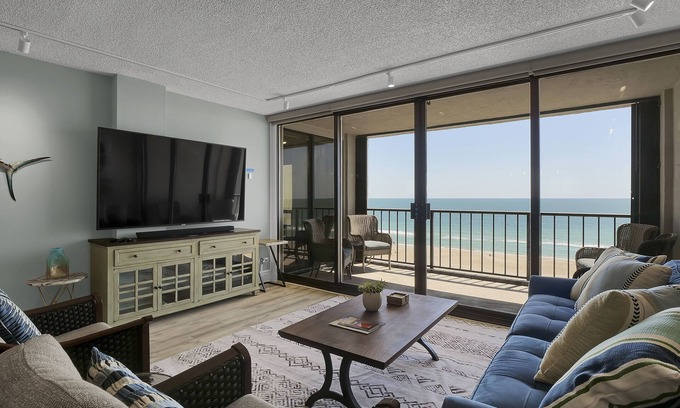 Wrightsville Beach Condo | Renovated Oceanfront Condo at Station One with Pool Access