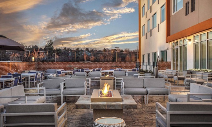Ashley Oaks Hotel | Discover Element Knoxville West: Family-Friendly Comfort