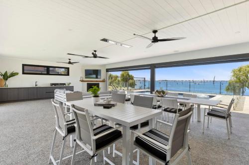 Yarrawonga House | Discover Elements on the Waters Edge in Woodlands