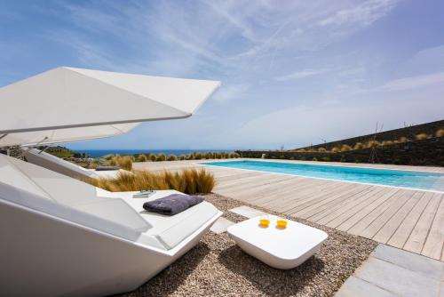 Sifnos Hotel | Elegant Elements Sifnos Boutique: Oceanfront Bliss Awaits