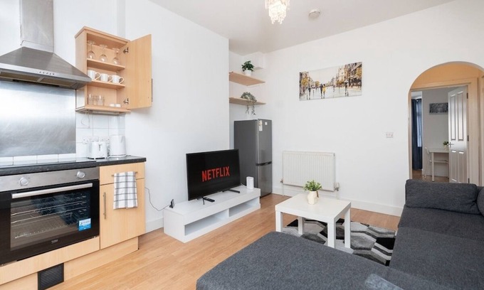 Portswood Apartment | Elena Apartment 2 bedroom apartment with free parking