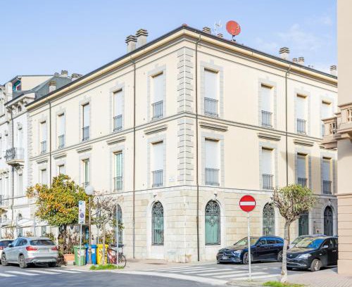 Viareggio Apartment | Elena House Apartments: Oceanfront Oasis with Top-Rated Amenities