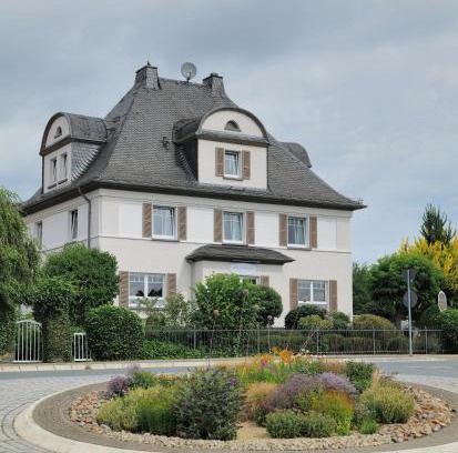 Braunfels Hotel | Guest Rated 10/10: Elena Kempf Haaratelier & Guesthouse