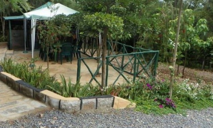 Ngelani House | Elena Lodge: Family-Friendly Retreat with Breakfast Included