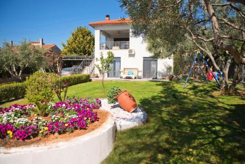 Nea Propontida Villa | Scenic Getaway at Elena's Villa with Breathtaking Views