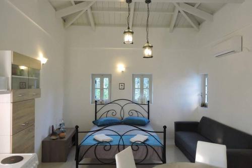 Kithira House | Elena Studio: Rated 8.9/10, Perfect for Families and Pets