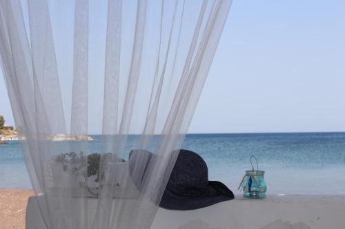Mantamados Apartment | Cozy Eleni B&B: Oceanfront Retreat with Pet-Friendly Amenities