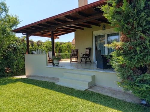 Nea Playia House | Pet-Friendly Eleni's House for a Memorable Vacation Getaway
