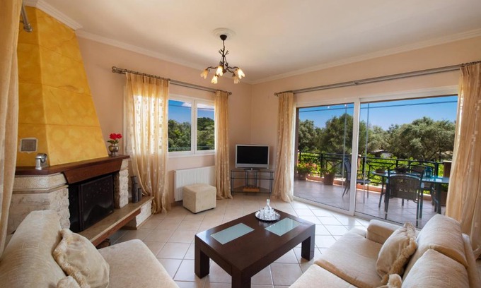 Kariotai Apartment | Top-Rated Eleonoras Apartment in Karyotes - Family Friendly