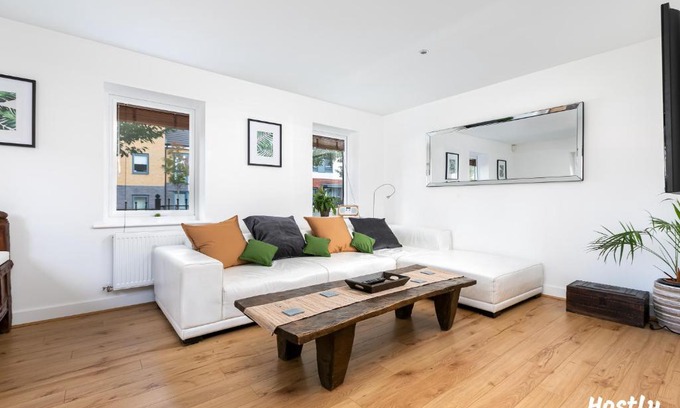 Reading Apartment | Elephant Court - Family-Friendly House with Convenient Parking