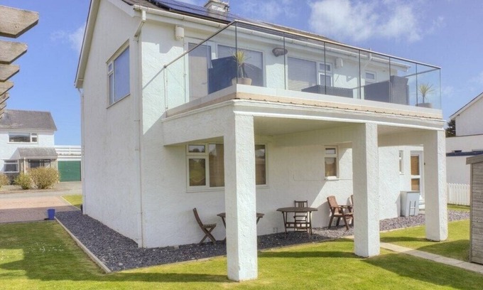 Bwlchtocyn Cottage | Pet-Friendly Eleri: Cozy Country Cottage in Abersoch
