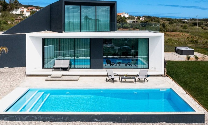 Alvaiazere Villa | Discover Elegance at a Bespoke Villa by a Renowned Architect
