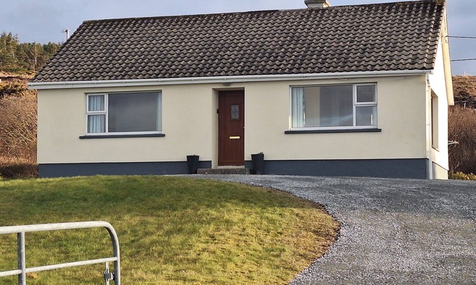 Lettermacaward House | Seaside Bliss in Peaceful Donegal - Pet-Friendly Cottage