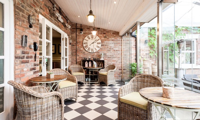Didsbury Hotel | Elegant Eleven Didsbury Park: Rated 9.4 with Dining & Family Perks