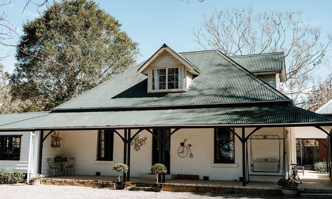 Coolangatta House | Magical Oceanfront Escape at Eleven Eighty – Rated 10/10