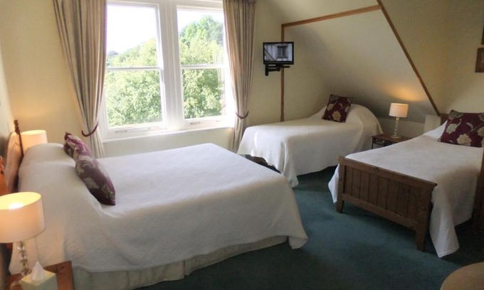 Upper Town Bed & Breakfast | Discover Elgin Villa: Wheelchair Accessible Comfort