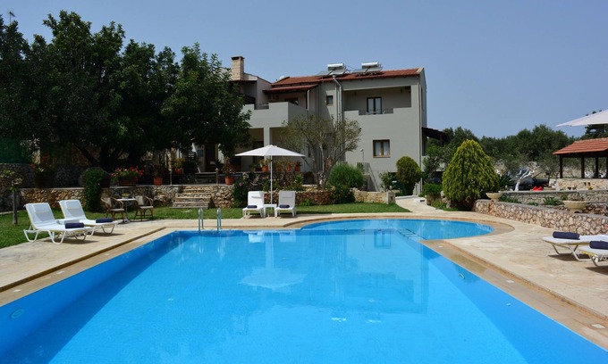Vamos Apartment | Discover Elianthos Villas with Pool and Pet-Friendly Stay