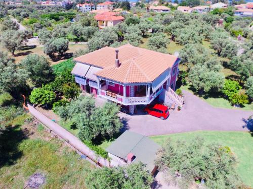 Lygia Apartment | Exceptional Elichrison Studios: Child-Friendly Retreat
