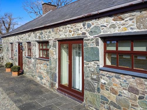 Dinas House | Discover Elidir Cottage: 5-Star Child-Friendly Retreat
