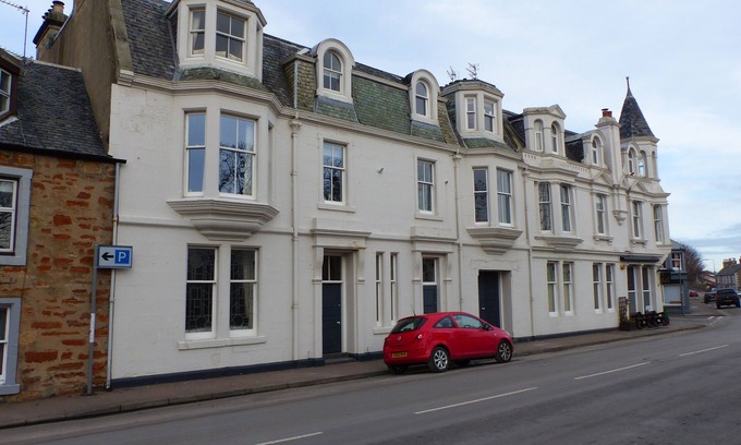 Pittenweem Apartment | Elie: Oceanfront Flat with Pool & Perfect 10 Rating