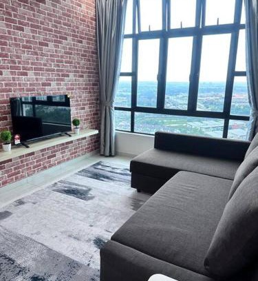 Kempas Apartment | Stylish ELIFE D Summit Residences with Ocean View & Pool