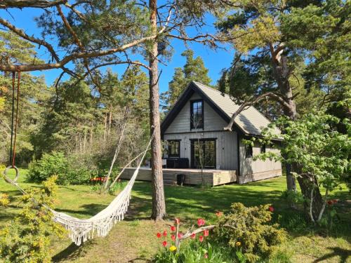 Muriste Ski Chalet | Discover Elimaa-Lepiku: Family-Friendly with Pool & Hot Tub