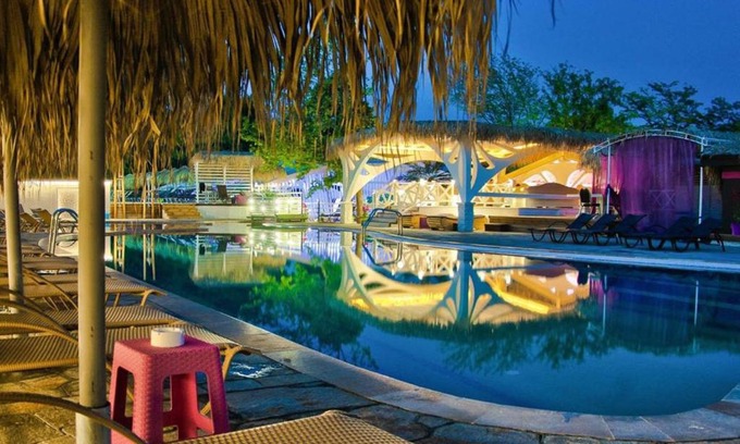 Dimitrovgrad Hotel | Cozy Elinor Complex: Pet-Friendly Stay with Pool & Breakfast