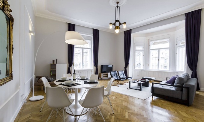 Inner City Budapest Apartment | Elisabeth Deco Suite: Guest Rated 9.8 with Pool & Kitchen