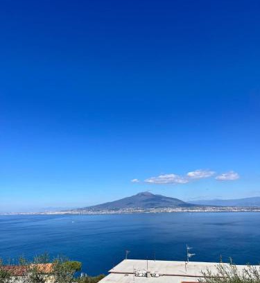 Monte Chiaro Bed & Breakfast | Idyllic Elisabeth Seaview Apartments on the Sorrento Coast