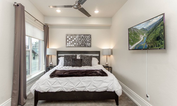 North Park Apartment | Elite 1 Bedroom Suite with Pool & Breakfast near BYU
