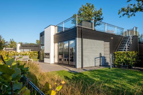 Hulshorst House | Oceanfront Elite Cube with Rooftop Terrace & Pool Access