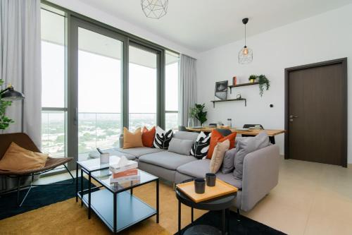 Bur Dubai Apartment | Elite Escape Holiday Home: 4-Star Getaway Near Dubai Mall