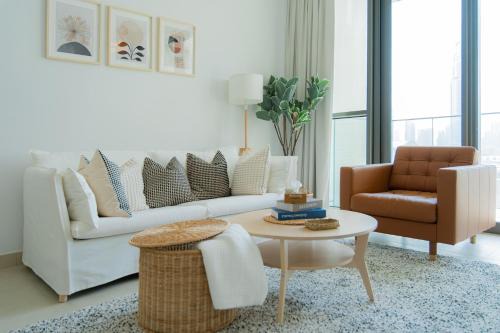 Bur Dubai Apartment | Elite Escape Holiday Home: 2 BHK with Burj Khalifa Views