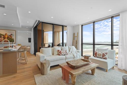 Palm Beach Apartment | Exclusive Penthouse Retreat with Oceanfront Pool Views