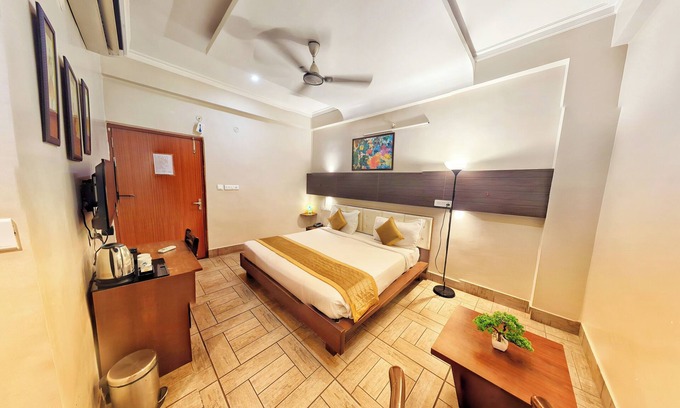 Gomti Nagar Hotel | Cozy Suites at Elite Suites Mint in Gomti Nagar