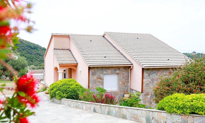 Farinole Villa | Elite Villa: Oceanfront Oasis with Private Pool & Breakfast