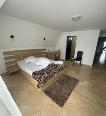 Moieciu Hotel | Discover Elitegasthaus Moieciu: Guest Rated 9/10