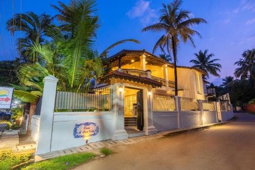 Candolim Villa | ELIVAAS 4 BHK Villa near Beach with Private Pool & Bar - Casa Boa Vida