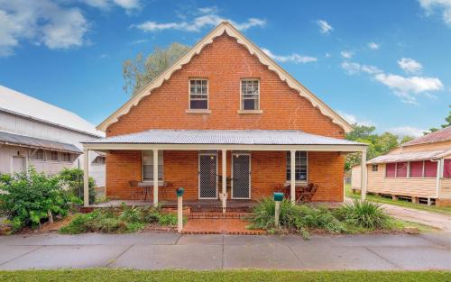 Grafton Apartment | Discover Eliza 1875 Red Brick Duplex Townhouse - Rated 9.2
