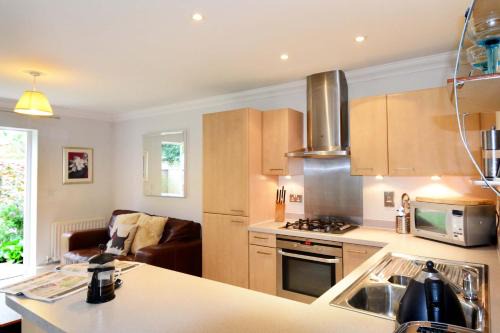 Summertown House | Discover Elizabeth Jennings Way: Rated 9.3/10 by Guests