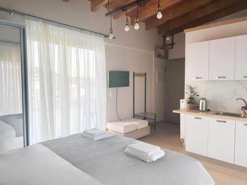 Gerakas Apartment | Guest Rated: 9.5 at Elizabeth Studio with Breakfast Included